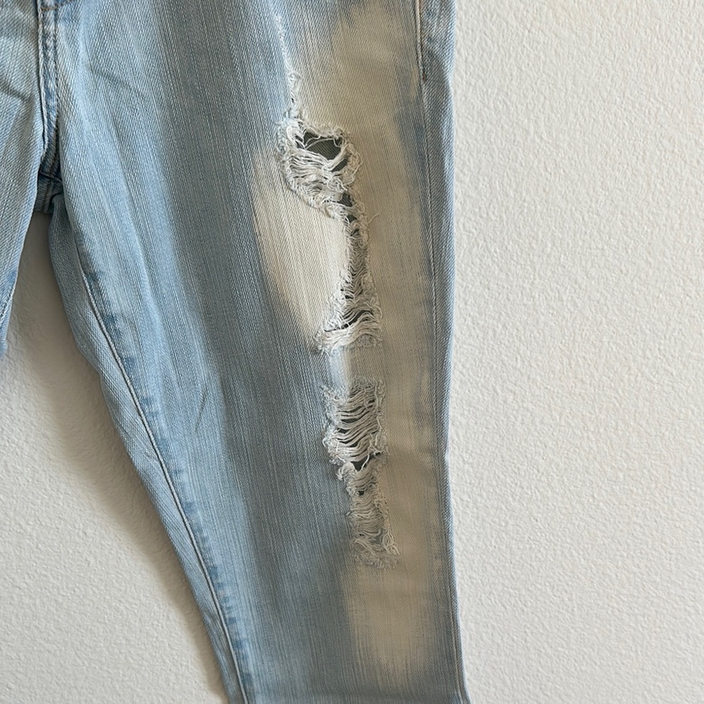 WildFox Distressed Light Blue Jeans Raw Hems - Picture 3 of 8